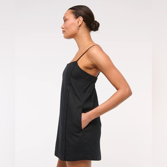 Abercrombie & Fitch Dresses & Skirts - Abercrombie Linen-Blend Button Skort